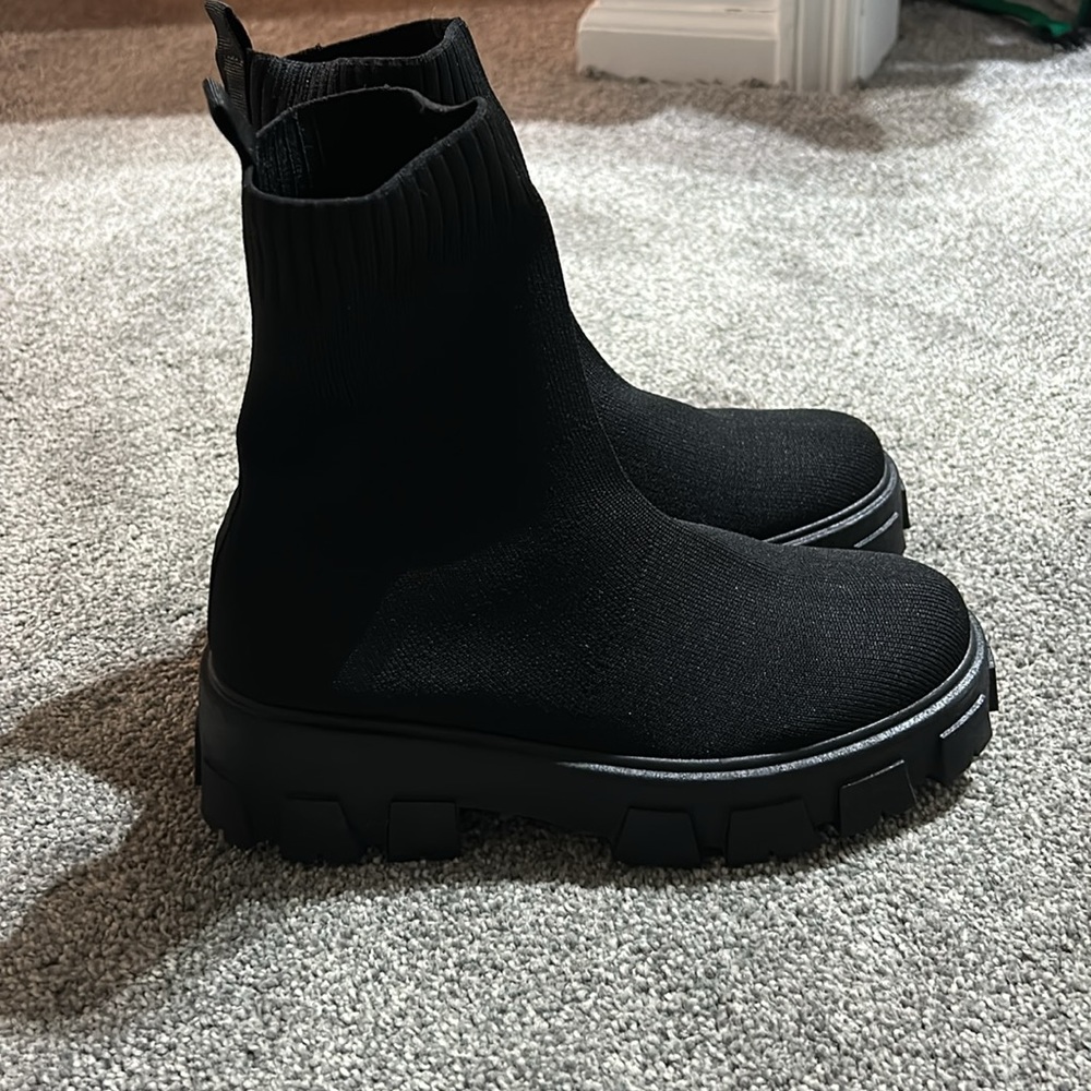 Fashion Nova Trouble Double Knit Booties Size 7